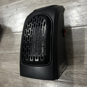 500W Mini Plug-in Space Heater with Digital Display, Remote Control, Timer, and Overheat Protection - 03